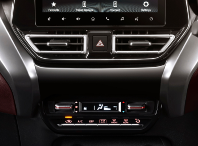 Auto Climate AC (SGX & GX Only) Kabin selalu berada di suhu yang tepat dengan AC intuitif yang menyesuaikan secara otomatis dengan iklim.