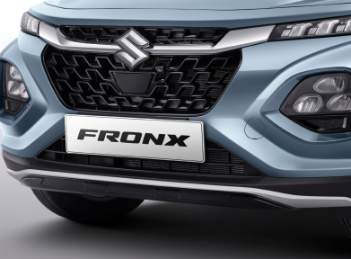 Front Underbody Spoiler (SGX Only) Tetap stabil saat kecepatan tinggi dengan spoiler yang menahan hembusan angin dan gaya lift-up.