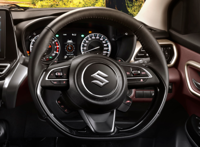 Steering Wheels With Cruise Control Button (SGX & GX Only) & ACC (SGX Only) Ambil kendali di setiap perjalanan Anda di berbagai kondisi dengan paddle shifter.